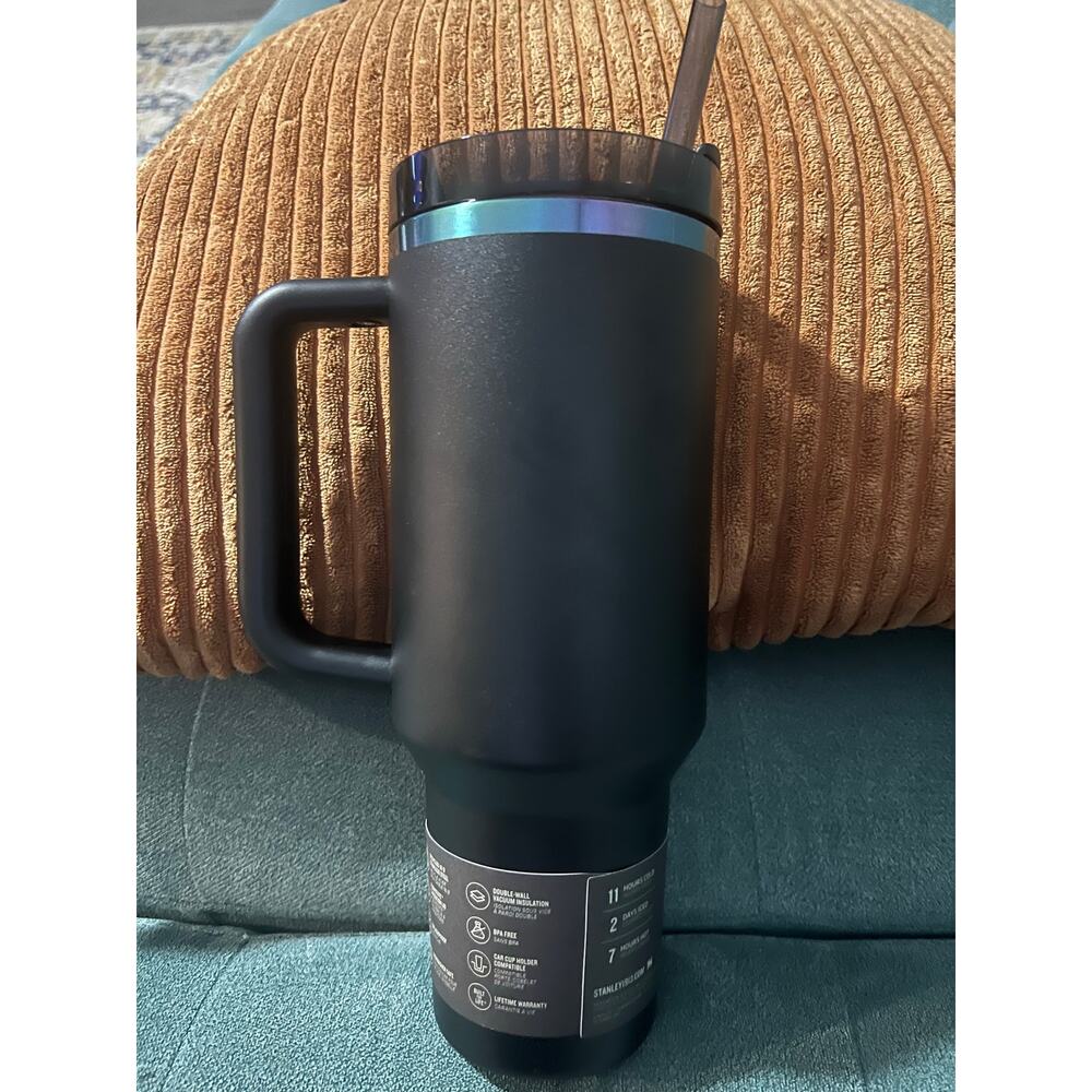 NWT Stanley Black Chroma 40 oz Quencher H2.0 FlowState Tumbler 10-10824-527 - Picture 2 of 3